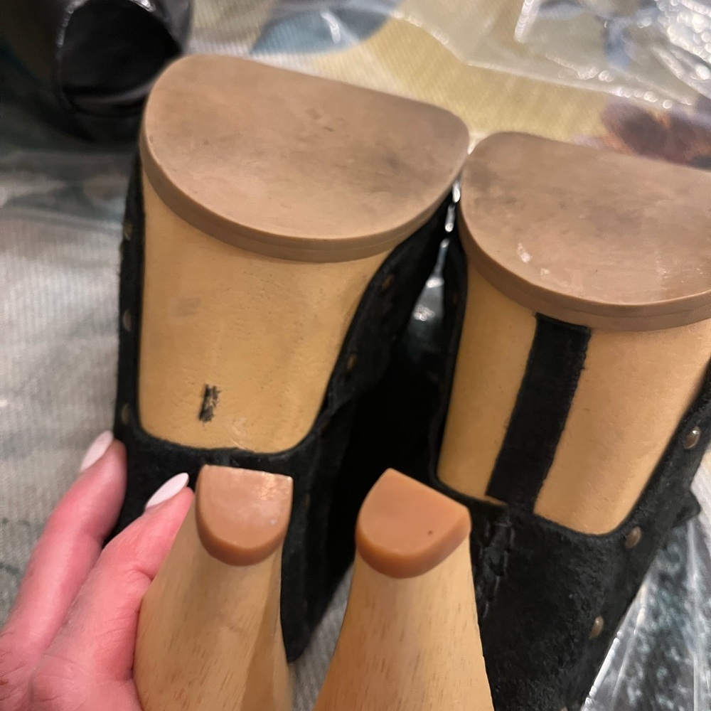 Sandals - Picture 2 of 9